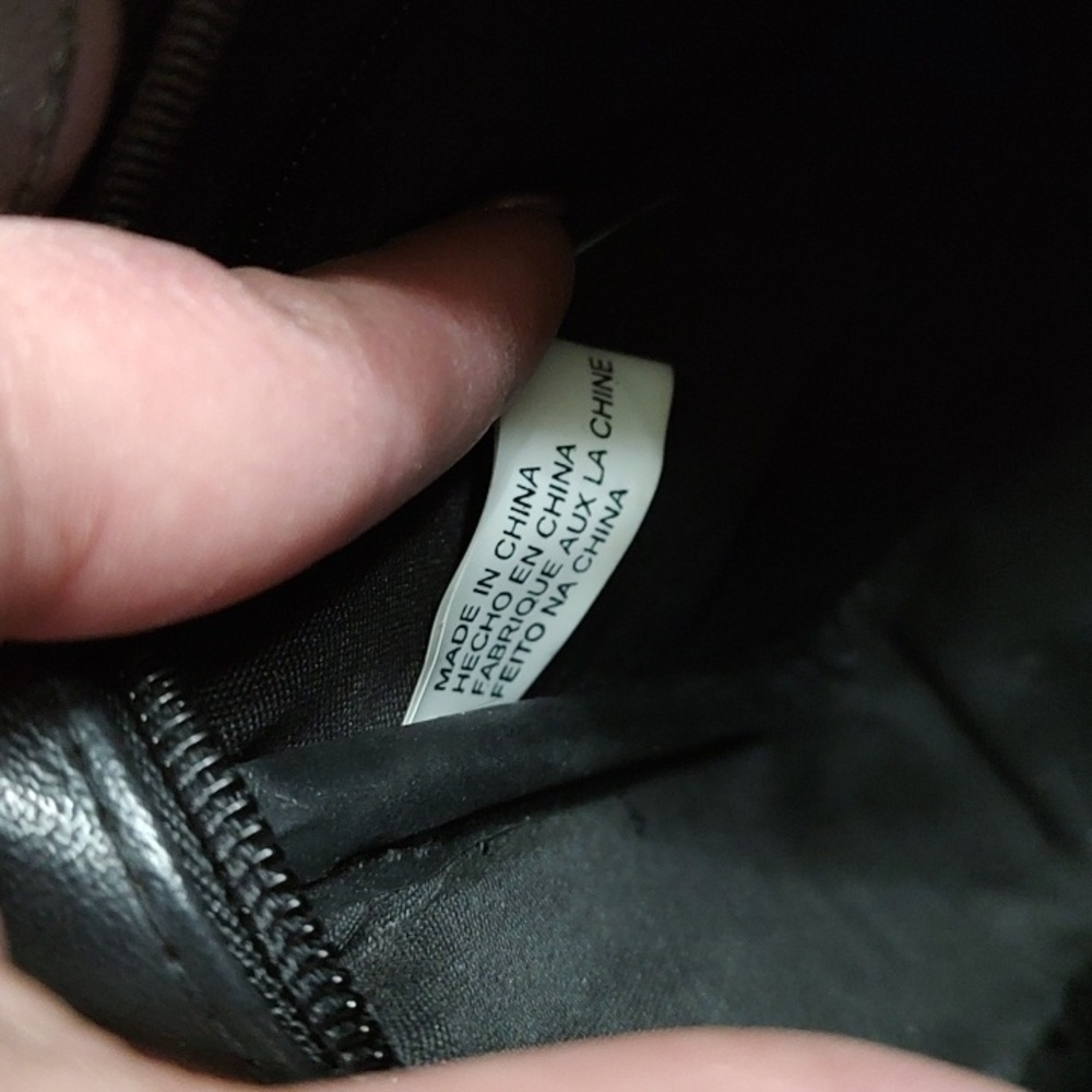 Classic Black Hand Bag - Picture 14 of 15